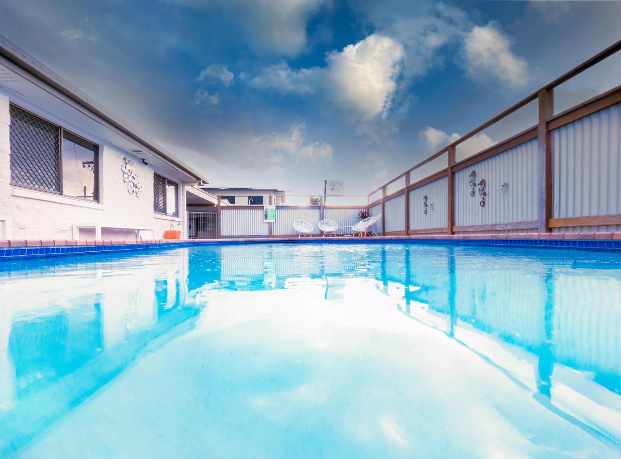 Boyne Island Motel And Villas エクステリア 写真