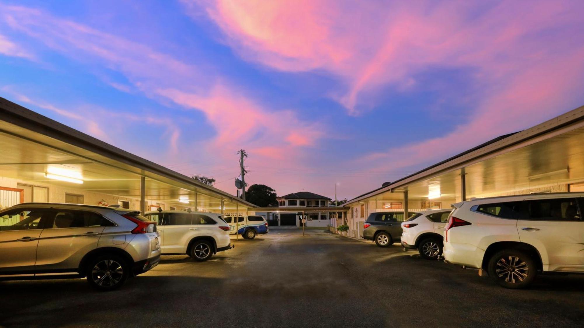 Boyne Island Motel And Villas エクステリア 写真