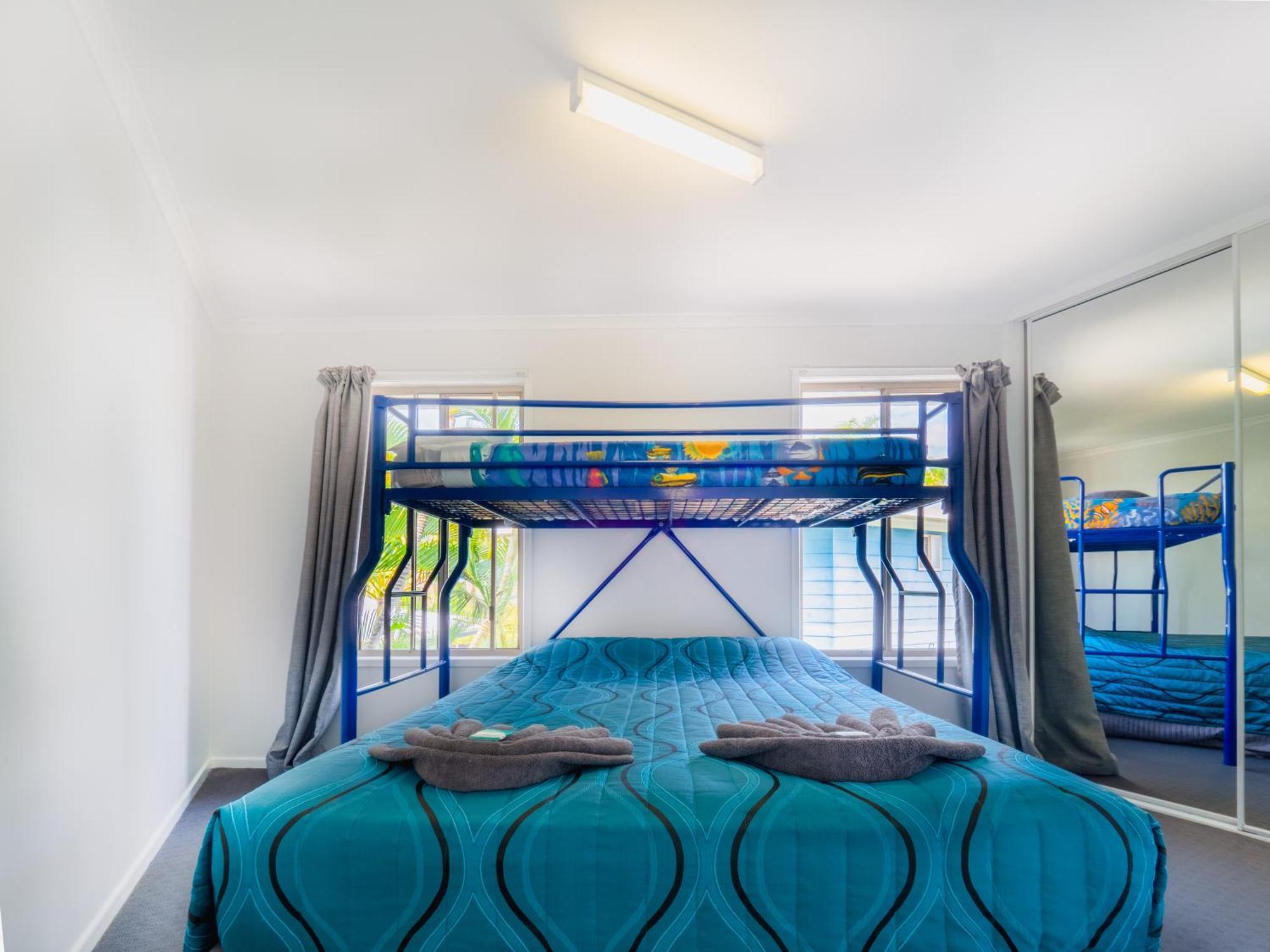 Boyne Island Motel And Villas エクステリア 写真
