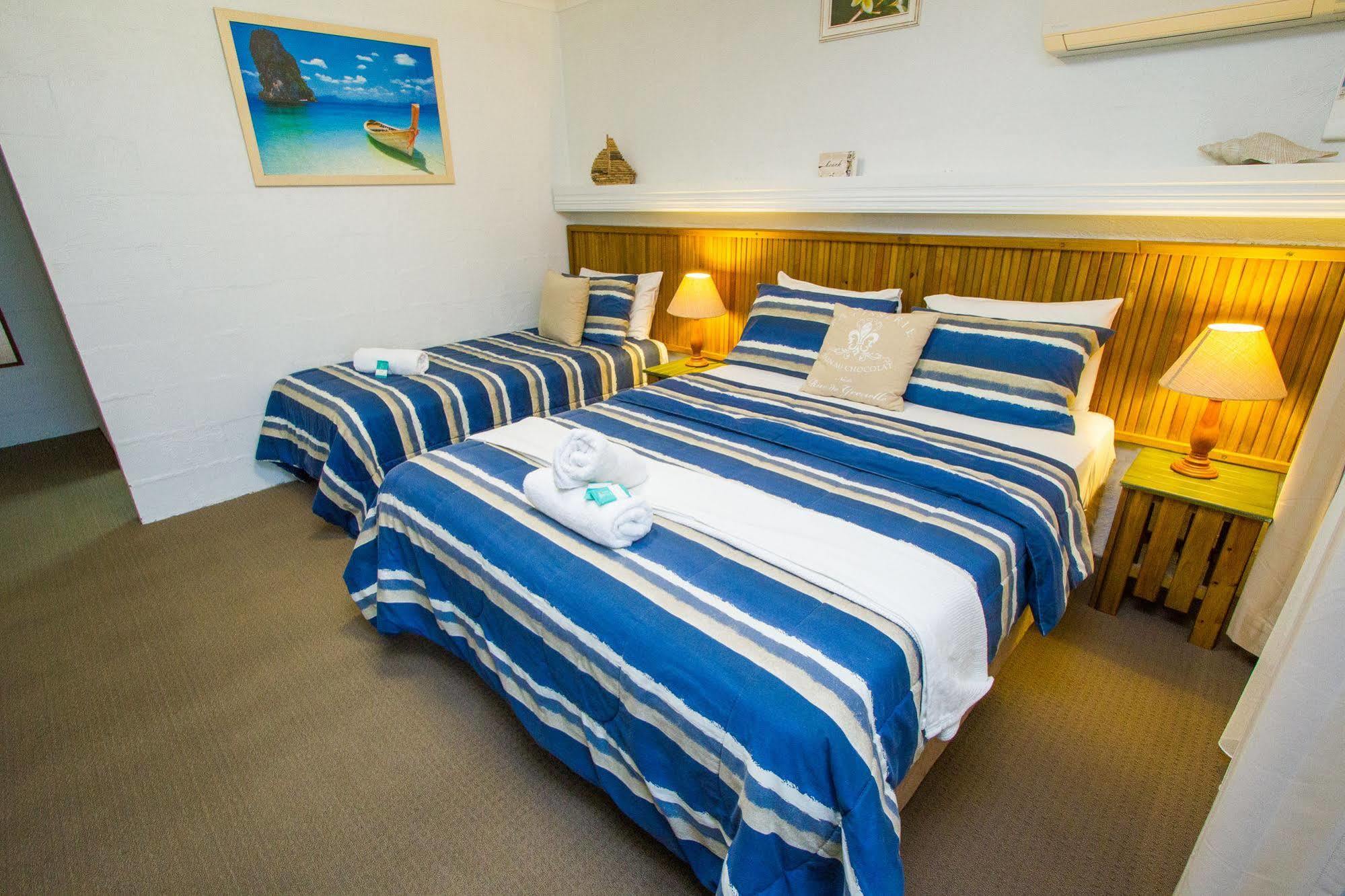 Boyne Island Motel And Villas エクステリア 写真